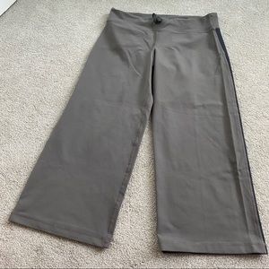 Lululemon Capri pants in grey